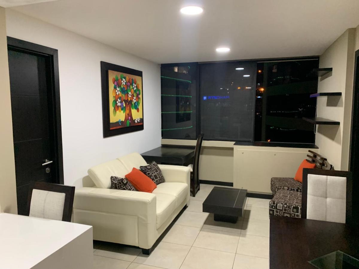 Puerto Santa Ana, Torres Bellini, 2 Dormitorios, Parqueo * Guayaquil