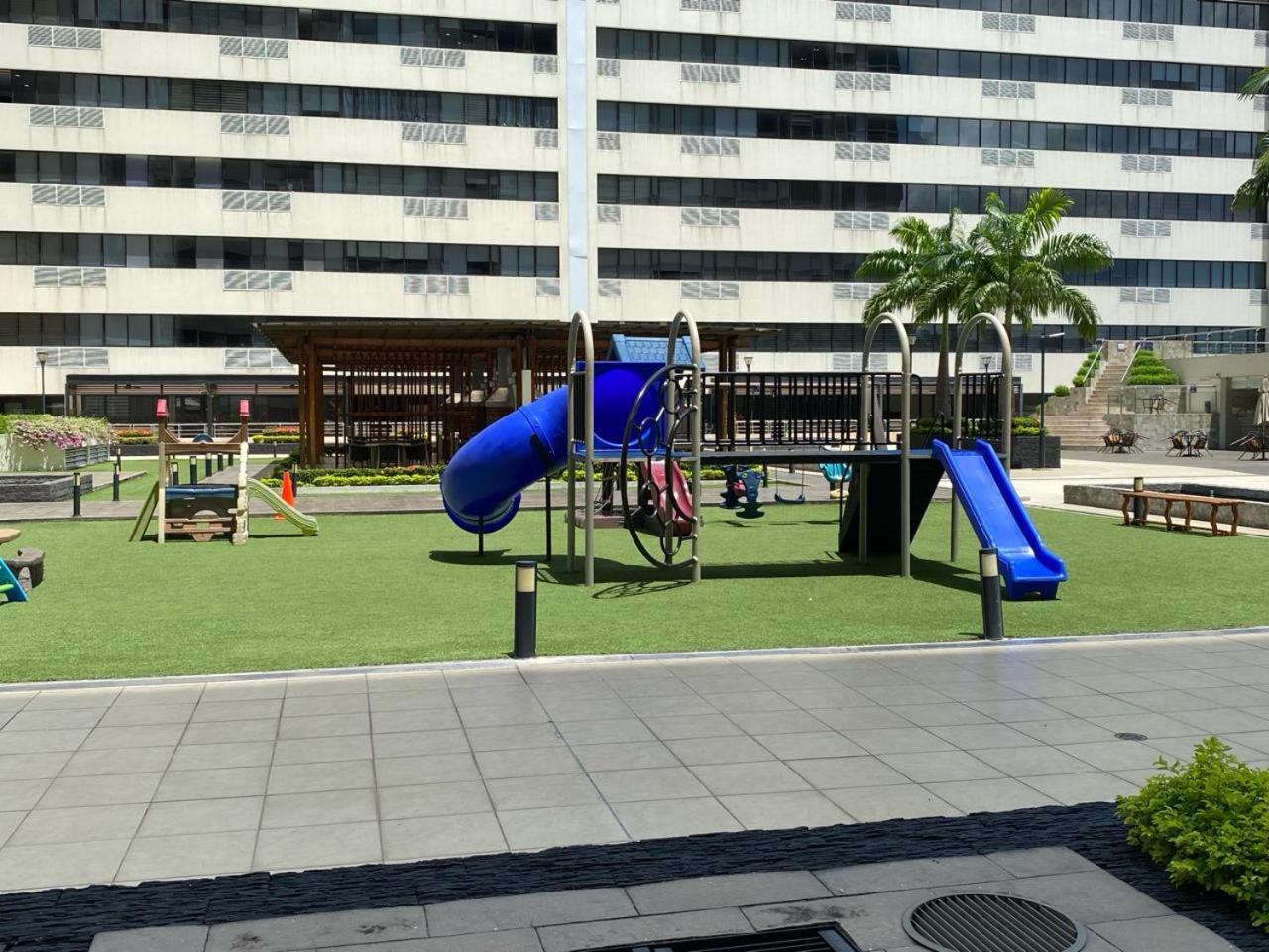 Puerto Santa Ana, Torres Bellini, 2 Dormitorios, Parqueo 公寓 *